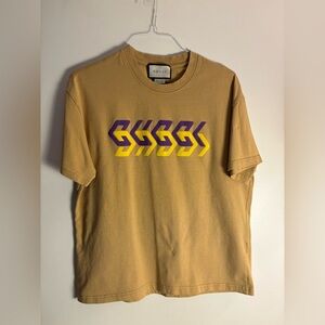 Gucci Men's Mirror Logo Camel T-Shirt w/ Purple & Yellow Design, Size Large
